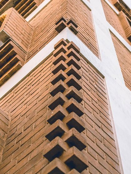 The brick detailing on this corner is a perfect example of symmetrical patterning.