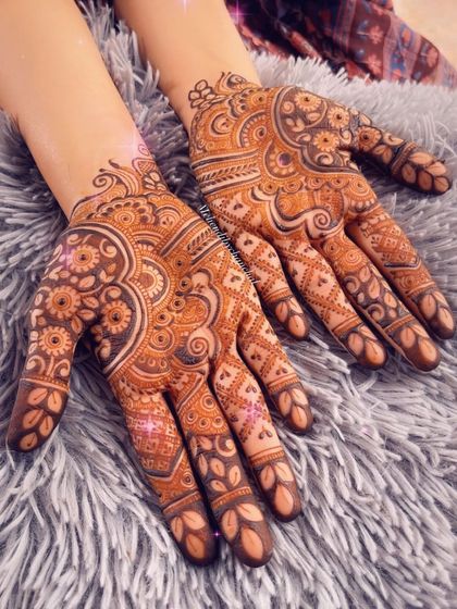 A closer look at the rich, dark stain of a detailed bridal mehendi. The combination of bold floral work and fine, intricate lines creates a stunning contrast.
