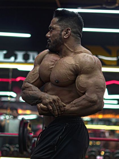 A powerful side chest pose.