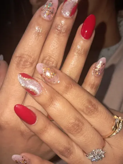 A full view of this gorgeous red and pink bridal nail set, showing how the different elements like glitter, cat eye effect, and gold flakes come together.