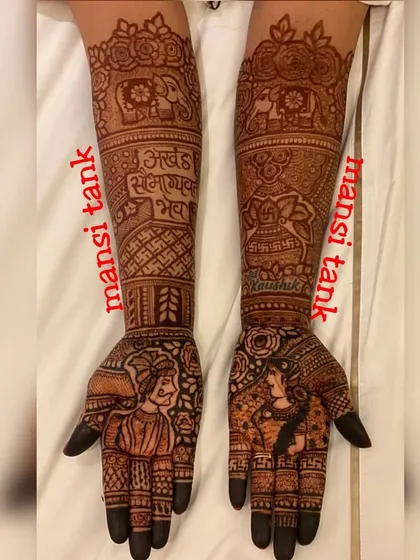 The final result after 24 hours. Getting this deep, rich stain is a combination of using high quality, natural henna and proper aftercare, something I always guide my clients and students on.