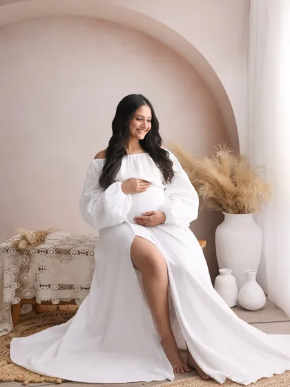 A joyful, candid smile is one of the most beautiful things to capture. This portrait is all about the happy anticipation and the natural glow of the mom-to-be.