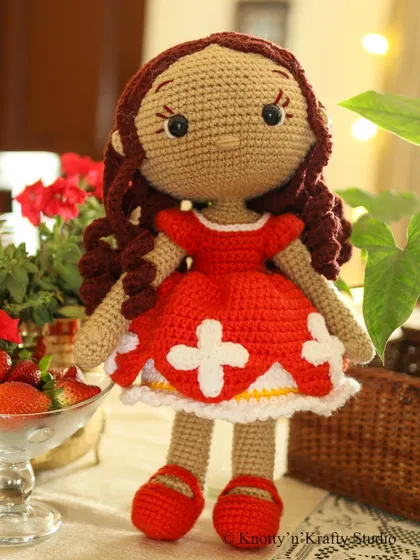 Another beautiful shot of Lily. I believe that handmade toys like her carry a special kind of warmth and love within their stitches.