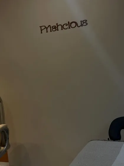 Welcome to Prishcious. This is a corner of my studio in Ghatkopar East, designed to be a relaxing and clean space for your appointment. You can see the lash bed ready for you, where you can just chill while I work on your lashes.