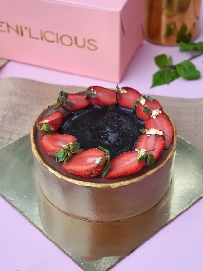 Our Strawberry Molten Chocolate cake is a seasonal showstopper. It’s a rich chocolate cake with a gooey, molten centre, crowned with fresh strawberries. I make this on order only.