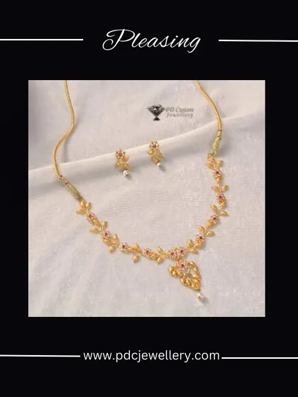 A pleasing and lightweight 22kt gold necklace set. The delicate floral design makes it perfect for daily wear or for adding a subtle touch of elegance to your outfit.