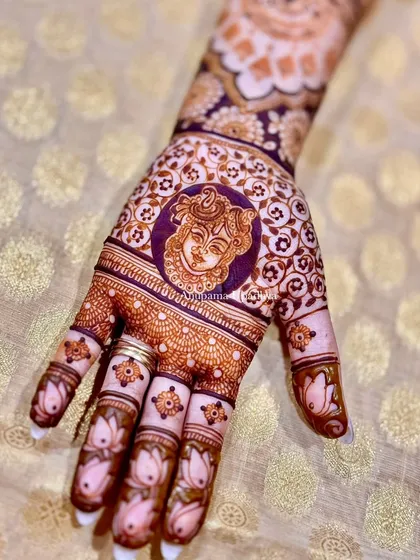 A portrait of Shreenathji for a bridesmaid. It is a blessing to share my devotion with others through my art.
