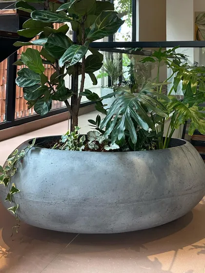 A duplicate image of the beautiful and versatile 'Luna' planter.