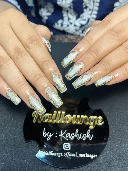 A unique and artistic set with a pearlescent base and raised, wavy gold chrome outlines.