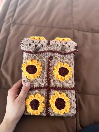A sunflower-themed book cover, perfect for bringing a bit of sunshine to your reading time.