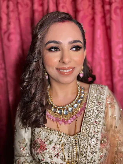 The perfect angle to see the beautiful contour and highlight on Akshita's reception look.