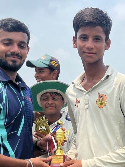 Recognizing the Best Bowler of the series, Priyansh Vijyaran.