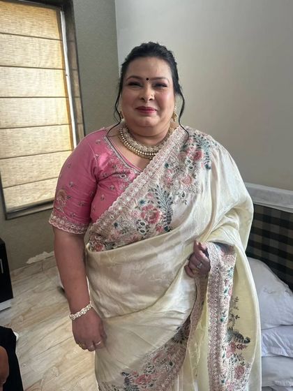 Subtle and graceful. This makeup look for mature skin features soft pink tones on the lips and cheeks for a healthy, radiant finish.