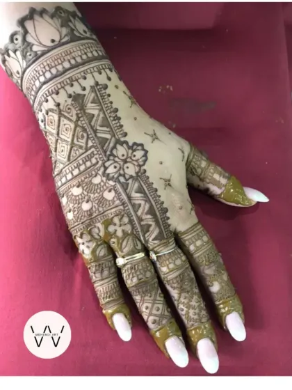 A beautiful and detailed design for a wedding guest.