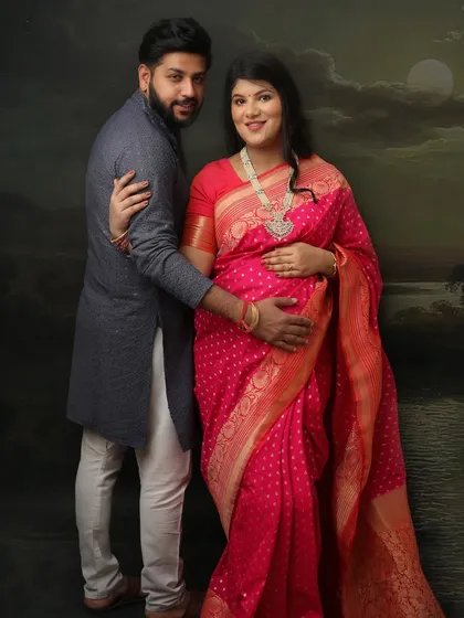Together, they await their little one. This couple maternity shoot in traditional wear is a beautiful way to capture the emotions and joy of this special time.
