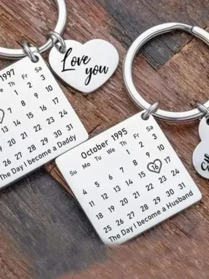 Never forget a special date with this unique calendar keychain. I engrave the specific month and highlight your important day, like an anniversary or birthday, making it a truly meaningful and personal gift.