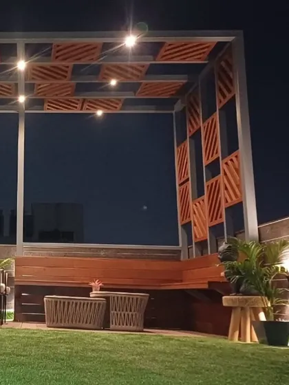 A perfect evening setting on a completed terrace project. This space features a custom-built pergola with an integrated bench, artificial turf, and carefully placed lighting to create a warm and inviting atmosphere.