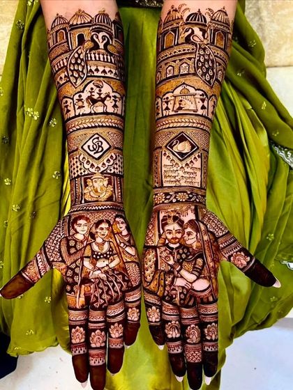 A beautiful family portrait mehendi, this design includes the couple with their parents and auspicious symbols like Om and Ganesha.
