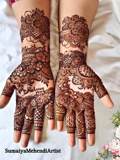 This Indo Arabic design is personalized with the name 'Rahman' in the palm. The mix of bold Arabic vines and intricate Indian patterns is one of my favorite styles to do.