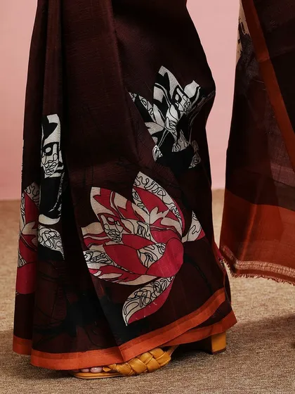 A detailed shot of the abstract lotus print on this unique saree.