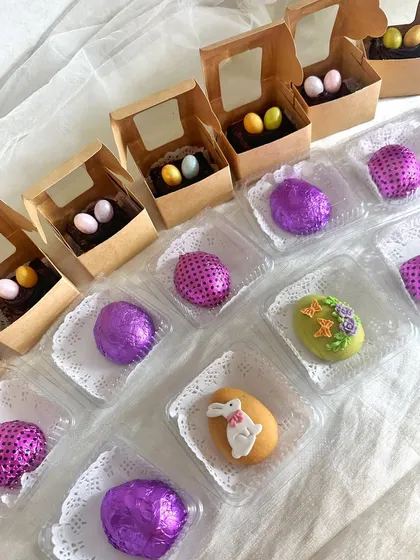 Getting the Easter orders ready to go out. Here you can see my marzipan eggs and egg nest brownies being carefully packaged to ensure they arrive perfectly.
