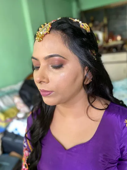 The eye makeup for this festive look. A soft, shimmery eyeshadow that catches the light beautifully.