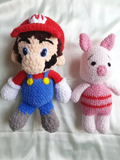 A pair of beloved characters, Super Mario and Piglet. I can create characters from different worlds and bring them together.
