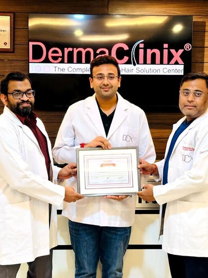 Dr. Kavish Chouhan and Dr. Amrendra Kumar presenting the fellowship certificate to Dr. Sanchit Goel.