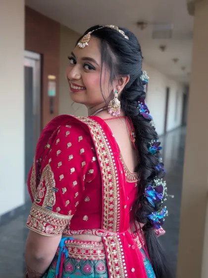 A beautiful, long floral braid for a Gujarati bride. I wove in blue and white flowers to match her lehenga, creating a stunning and traditional hairstyle that is perfect for the wedding day.