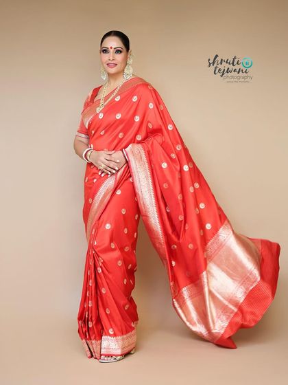 A full-length shot showing the beautiful flow of Bipasha's traditional saree. My portrait sessions also focus on capturing the details of the attire that make an event special.