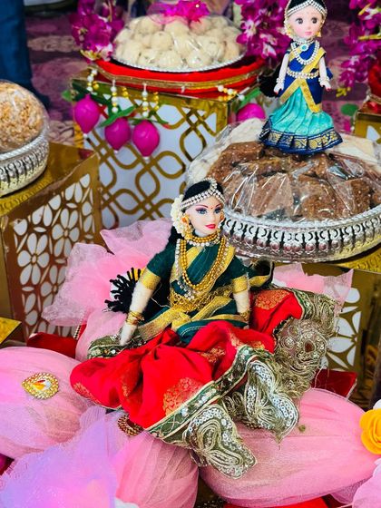 Siri - Custom Gift Hampers & Return Gifts Themed Doll Arrangements photo 30