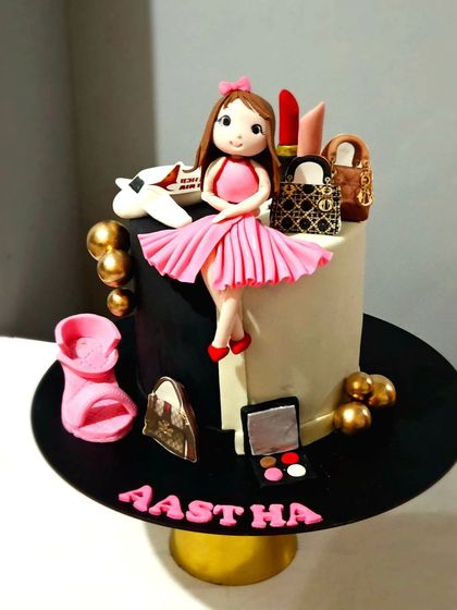 Pink Frost Patisserie - Handcrafted Edible Figurines & Toppers The Artisan's Touch: A Look at the Details photo 5
