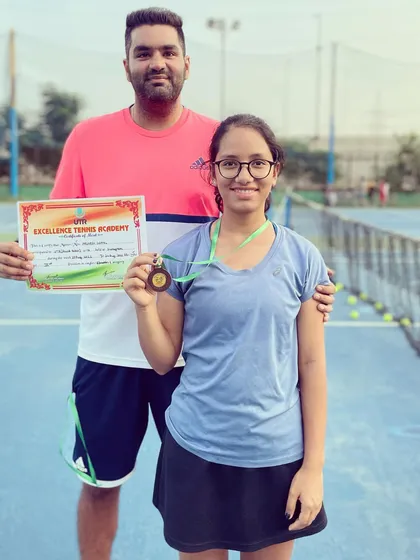 Here is our player Arsheen Sappal after securing 2nd position in the Under-18 category at a Universal Tennis (UTR) tournament. Competing in UTR events is a key part of our strategy for players aiming for collegiate and professional tennis.