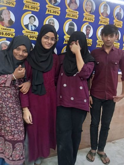 This group of friends chose matching colors for Twinning Day, enjoying the fun activity at our Mhada branch.