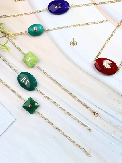 Another view of our semi-precious stone Rakhis, highlighting the different shapes (oval and square) and the elegant gold chain.