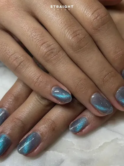 The full view of the teal cat-eye manicure on natural nails. The color is rich and the effect is just as mesmerizing on a shorter length.