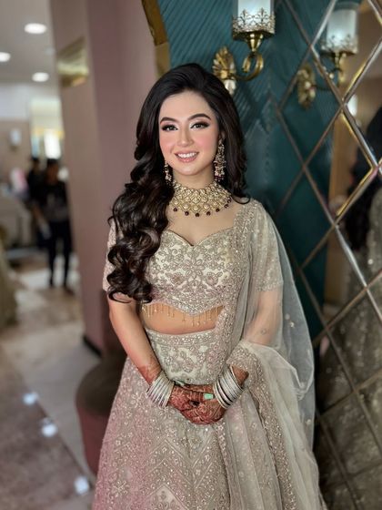 Her radiant smile is the best accessory. The soft glam makeup ensures she looks fresh and beautiful throughout her event.