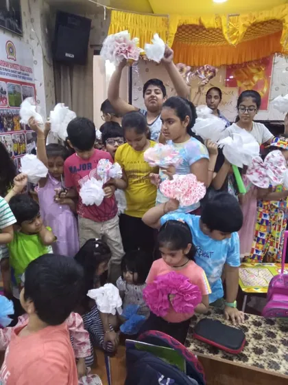We love using simple materials to create something beautiful. In this session, students made lovely flowers from tissue paper, a great activity for practicing fine motor skills.