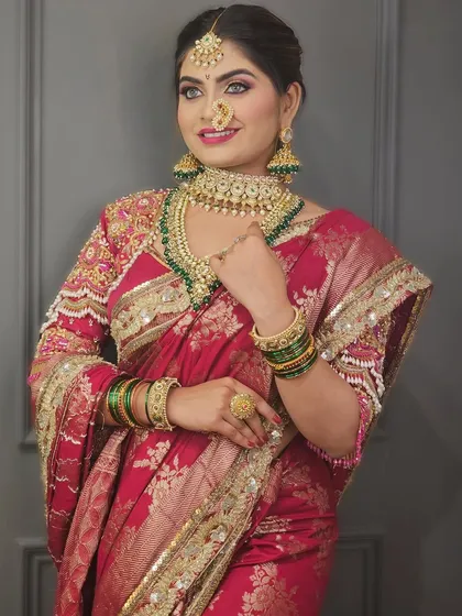 A candid shot of the Marathi bride, looking elegant and graceful.