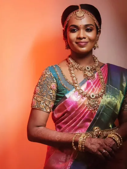 A full view of this bride's stunning muhurtham look. The combination of the saree, jewelry, and makeup creates a truly regal appearance.