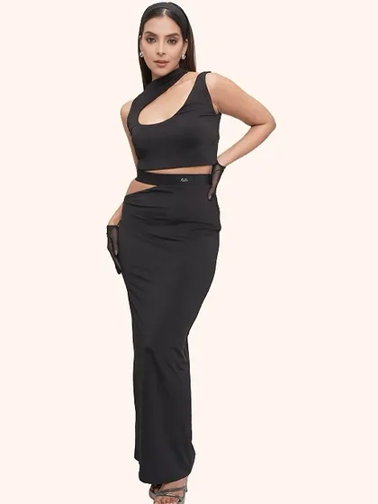 This look pairs a modern, edgy outfit with flawless skin and a soft glam eye. The addition of sheer gloves adds a touch of high-fashion drama.