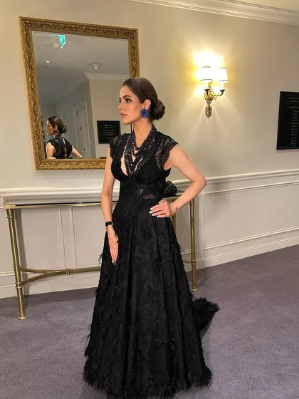 The full look, capturing the drama and elegance of this black-tie-worthy ensemble. The makeup is designed to be both bold and timeless.