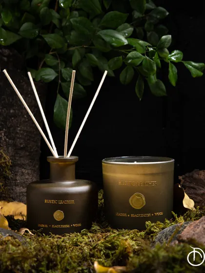 Crisp mornings and the aroma of a sparkling winter garden. My Rustic Leather Olive duo, with notes of wood, balsam, and fir, sets the scene for a majestic winter to come.
