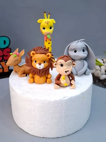 All five of the fondant animals taught in the class, ready to adorn a cake.