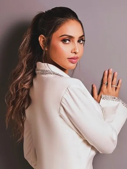 A gorgeous glamour shot of model Isha Singh. I created a dewy, high glam look with a high ponytail, perfect for this "boss lady" themed photoshoot.