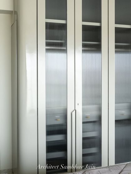 A seamless blend of elegance and function, this wardrobe features glossy PU shutters paired with vertical fluted glass inserts, adding rhythm and depth. The muted grey tones exude calm while softly rounded edges lend a sculptural softness.