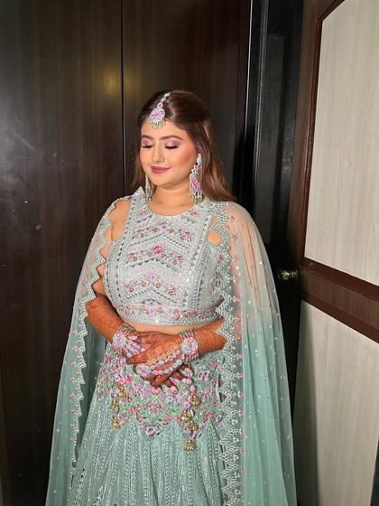 Vibrant Mehendi & Haldi Looks photo 5