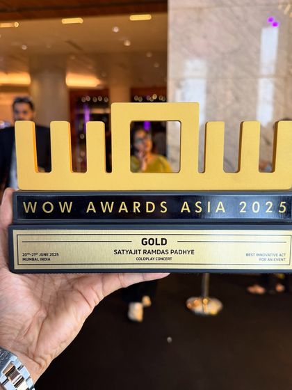A close-up of the Gold WOW Award for the Coldplay concept. This award belongs to every single person who worked on the project.