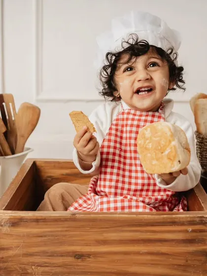 How adorable is this little baker? Themed shoots are one of my favorite things to do. For this first birthday session, we created a mini bakery with real bread, a chef's hat, and lots of wooden props for him to play with.