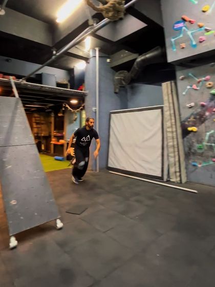 Frame-by-frame breakdown of the barrel roll approach.